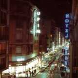 E venne cos� aggiunta allo stabile la sua insegna a neon, sia verticale sia orizzontale
